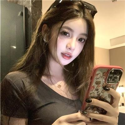 皎若云间月